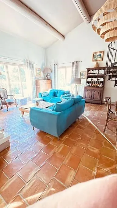 Maison Avec Piscine Dans Le Luberon Menerbes 0*,  France